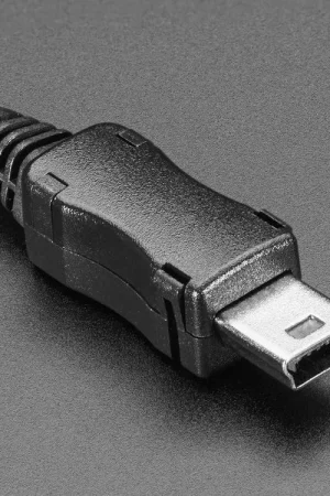 Adafruit Guscio connettore USB fai da te - Spina tipo Mini-B Solo Oggi