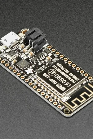 Vendita Finale Adafruit Feather HUZZAH con ESP8266 - Intestazioni allentate
